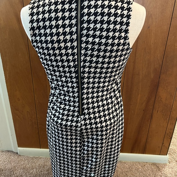 Kardashian Houndstooth Dress Size Medium - Picture 3 of 4